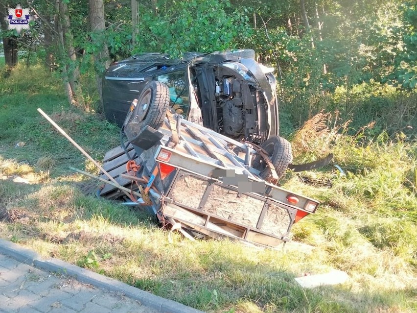 Fajsławice. Najechał na barierki i dachował. Wypadek na drodze krajowej nr 17