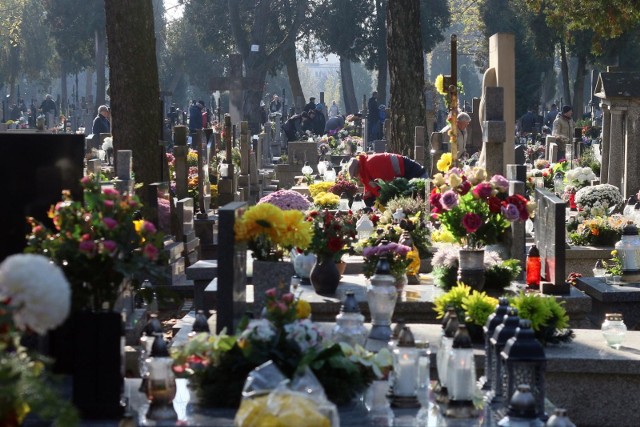 Cmentarze będą 1 listopada działały normalnie?