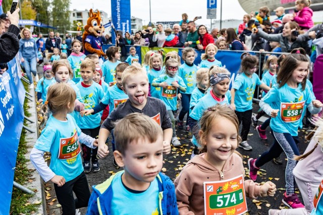 Bieg dla dzieci pod Tauron Areną w ramach imprezy Mini Mini Kraków Run 2022