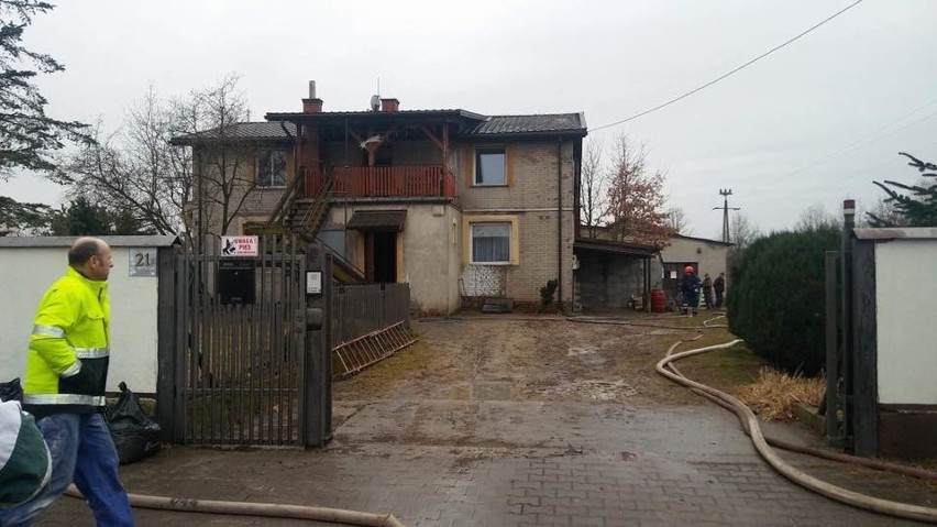 Gmina Jedlińsk. Pożar w Bierwcach. Iskra z nieszczelnego komina doprowadziła do pożaru