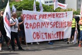 Pikieta pracowników Huty Pokój przed Węglokoksem w Katowicach. Pracownicy są wściekli. Czy premier Morawiecki spełni obietnicę?