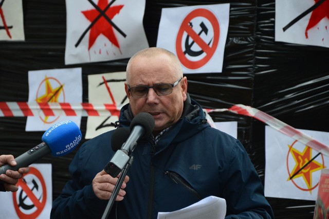 Monument na pl. Wolności 50. lat temu, w rocznicę Rewolucji Październikowej i utworzenia Związku Sowieckiego, odsłoniły komunistyczne władze.