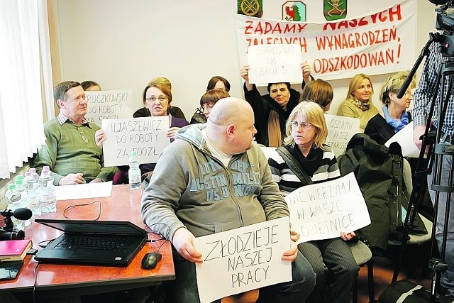 Byli pracownicy SP ZOZ protestowali wielokrotnie. Raz nawet zablokowali sesję rady powiatu. Wtedy musiała interweniować policja.