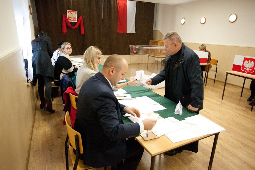 Wybory samorządowe 2018. Powiat bocheński. Trwa głosowanie w lokalach wyborczych [ZDJĘCIA]