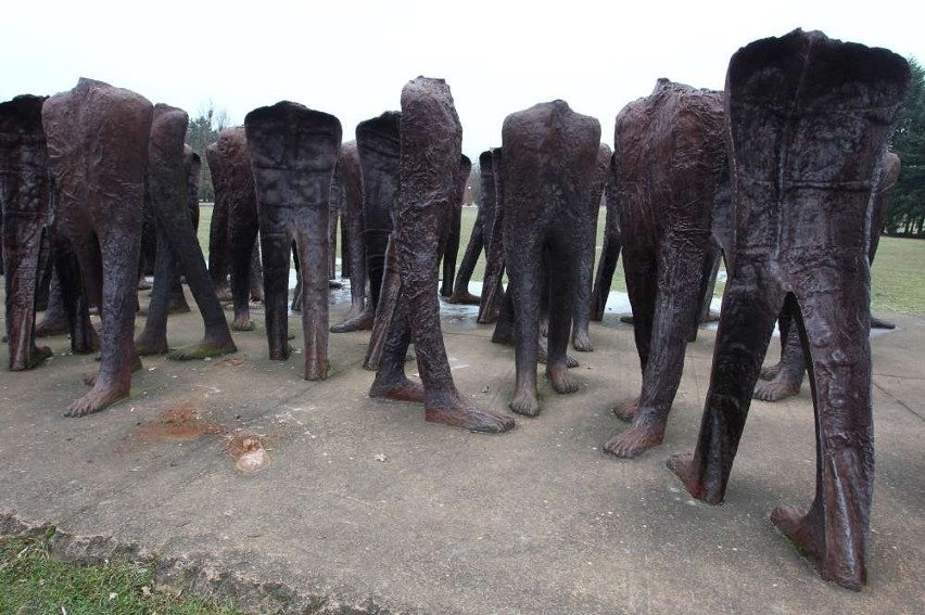 Rzeźba Abakanowicz na Cytadeli została zniszczona!