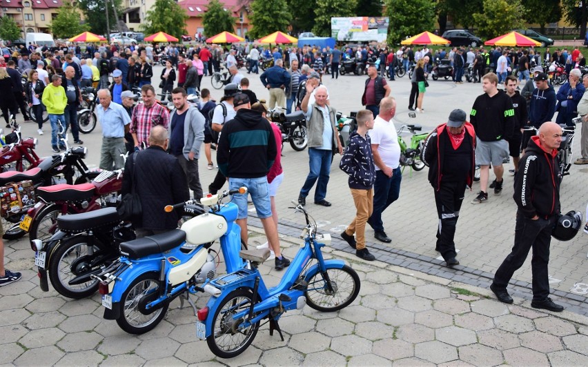 Zjazd starych motocykli PRL w Grębowie ma swój klimat i...