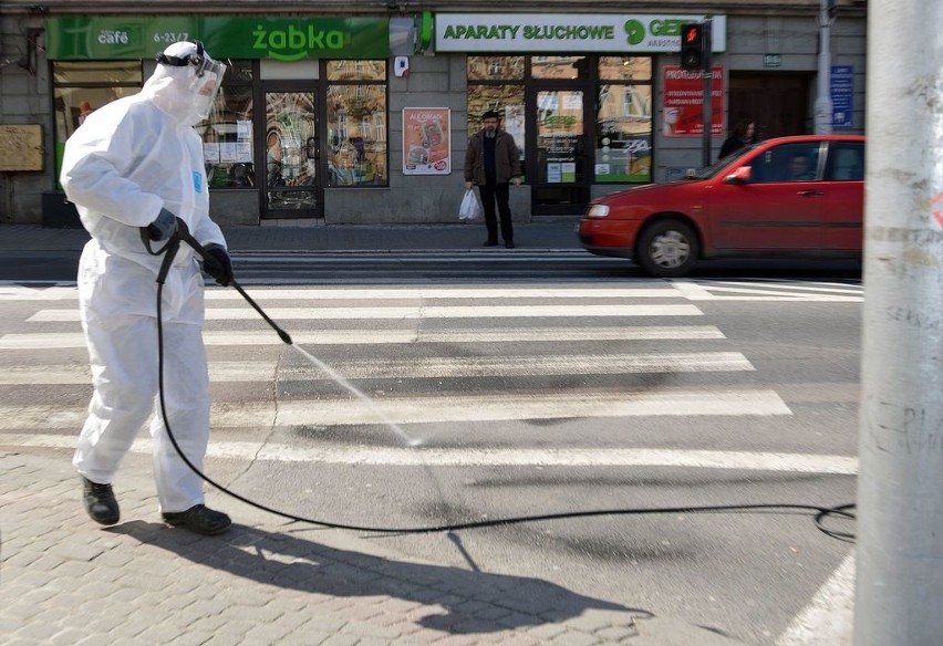 Ekipy Przedsiębiorstwa Wodociągów i Kanalizacji w Przemyślu...