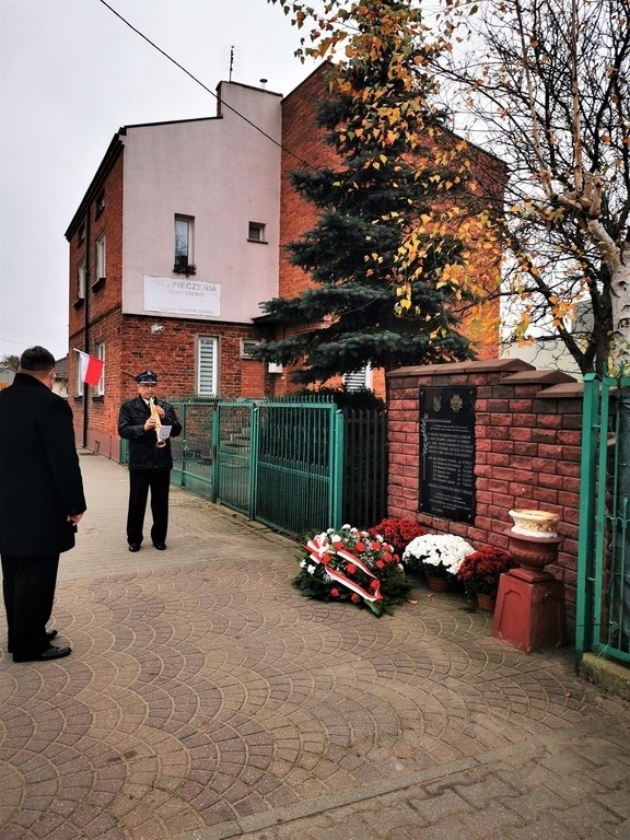 Dariusz Piątek, burmistrz Skaryszewa, złożył kwiaty pod...
