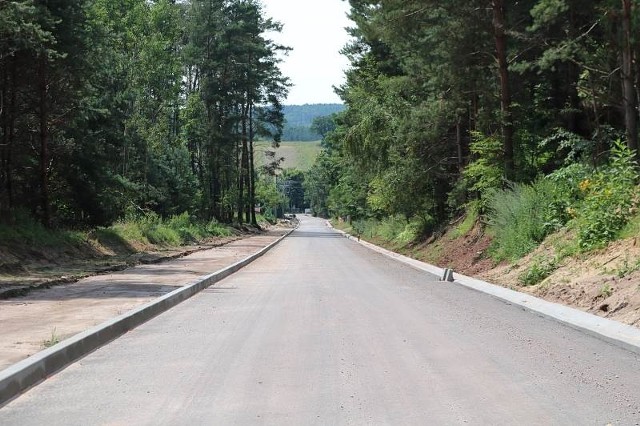 Trwają prace przy budowie drogi Polichno-Gościniec. Budowa 1,5-kilometrowego odcinka wyniesie ponad 4,7 miliona złotych.