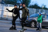 Znów długi sznur rolkarzy przejechał przez Kraków. Nightskating Kraków powrócił!