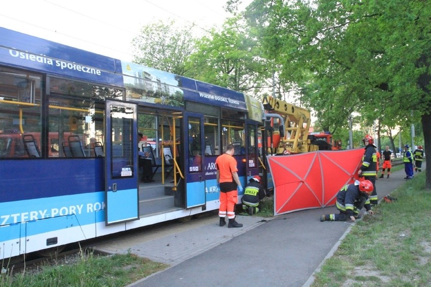 Wrocław: Tragiczny wypadek na Mickiewicza. Rowerzystka zginęła pod tramwajem (ZDJĘCIA)