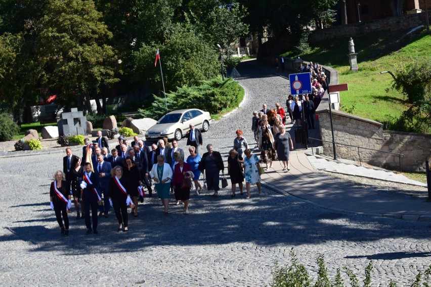 Wielka feta na jubileuszu 40-lecia sandomierskiego szpitala. Medale, odznaczenia i długa lista gości. Zobacz zdjęcia