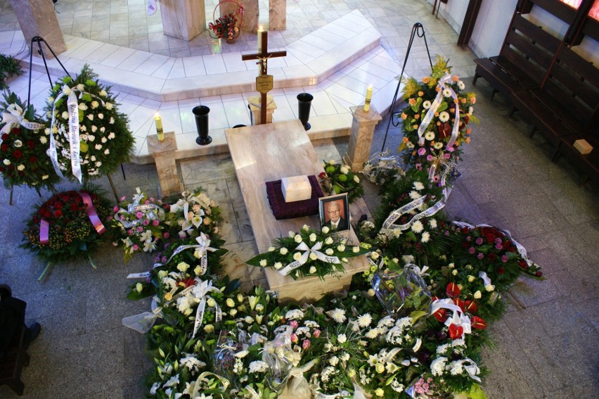 W grobie rodzinnym na Cmentarzu Miejskim w Białymstoku...