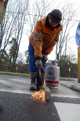 Na przejściach pojawiły się odblaski. Ma być bezpieczniej