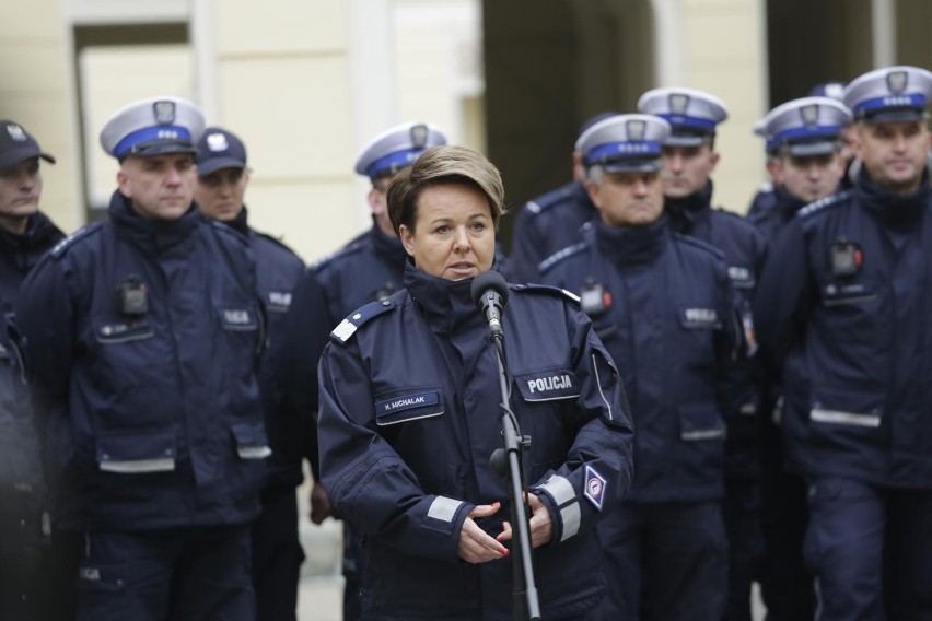 Nowe mundury policjantów z kamerami [ZDJĘCIA] Mariusz Błaszczak: To jest dla mnie symbol modernizacji służb mundurowych [WIDEO]