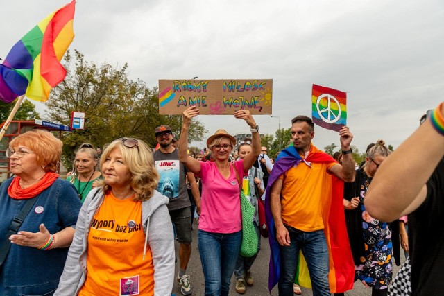 Jego uczestnicy walczą o równość małżeńską w Polsce, a także o równe prawa dla osób LGBT+