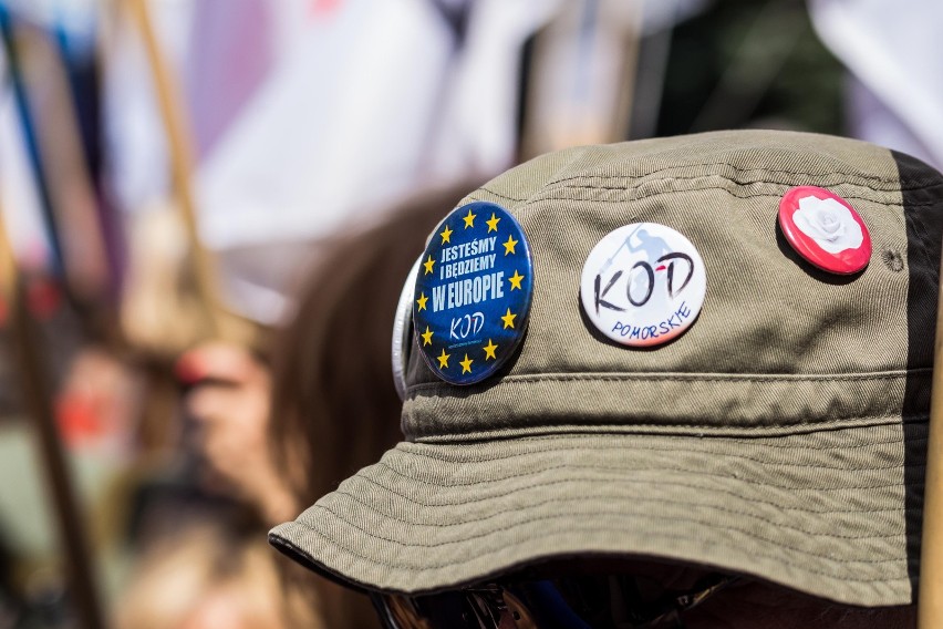 Protest przed Sejmem ws. zmian w sądownictwie [ZDJĘCIA] Demonstracja KOD i Obywateli RP w Warszawie