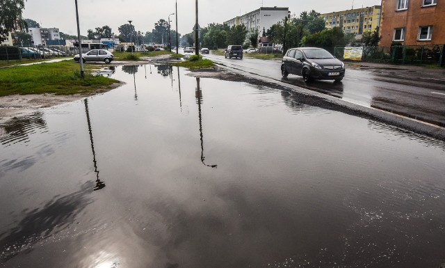 Siedem spółdzielni mieszkaniowych w Bydgoszczy wystąpiło do sądu administracyjnego ze skargą na tryb wprowadzenia opłat za deszczówkę, a także na ich wysokość. Co roku opłata idzie w górę o 10 procent.
