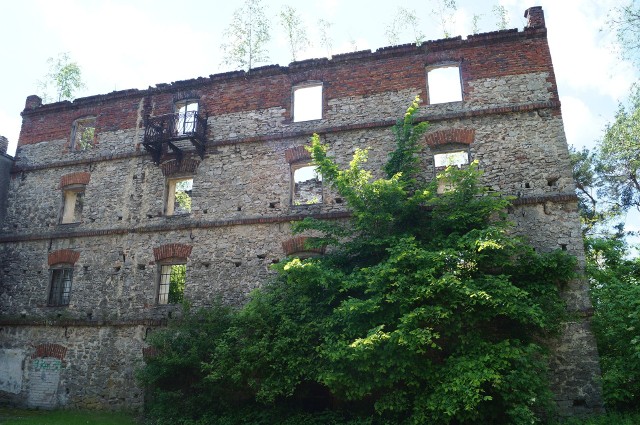 Tak dziś wygląda opisywany budynek w miejscowości Trzcianki