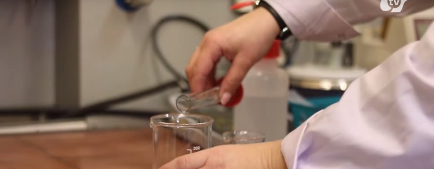 Pracownicy UŚ wyprodukowali 100 litrów płynu do dezynfekcji...