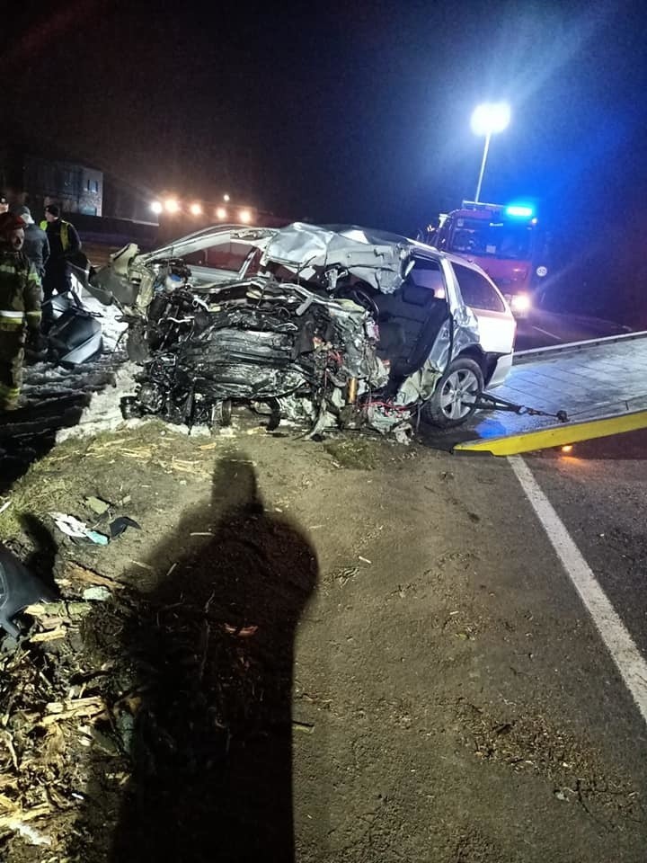 Śmiertelny wypadek w Rekowie Górnym 21.02.2021. Zginął 26-letni kierowca skody. Policja wyjaśnia okoliczności zdarzenia