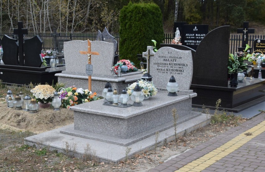 Cmentarz w Kamiance w gminie Rzekuń tuż przed Dniem Wszystkich Świętych 2021. Zdjęcia