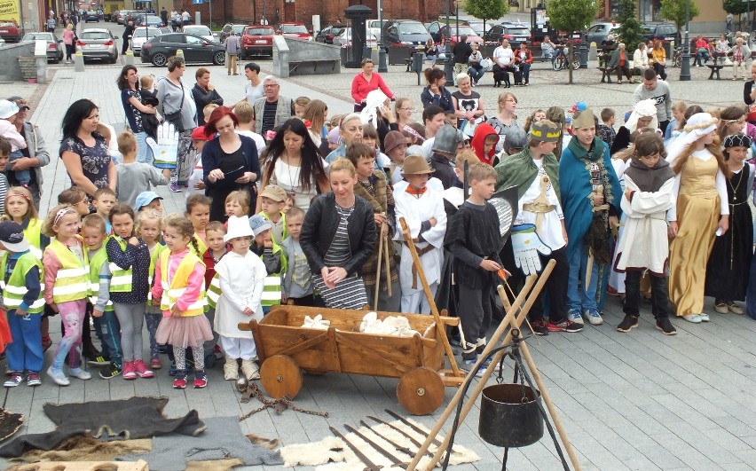 Podczas festiwalu wąbrzeski rynek zamienił się w wybieg...