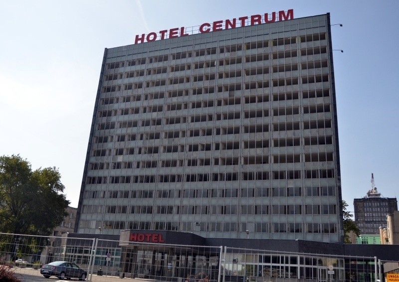 I po hotelu Centrum! Teraz przerobią go na drogi [zdjęcia]