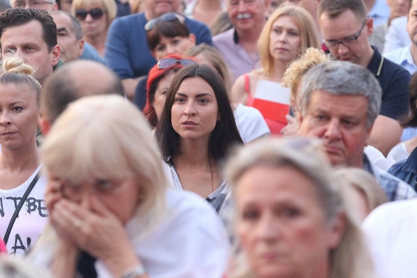 Wielka manifestacja w centrum Kielc „Wolne Sądy” z tysiącami uczestników  