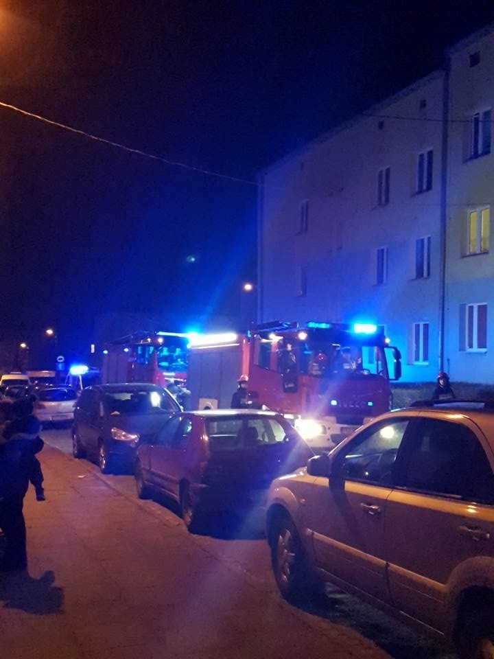 Pożar w bloku w Starachowicach. Do szpitala trafiła poparzona kobieta