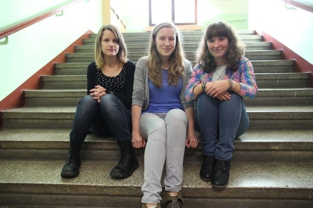 Od lewej: Natalia Biel, Gracjana Król i Hanna Matuszek wybrały jedno z najlepszych opolskich gimnazjów,  są uczennicami trzeciej klasy PG nr 5. &#8211; Nasza szkoła zapracowała sobie na swoją opinię &#8211; mówi dyrektor Lucyna Dzikiewicz-Niski.