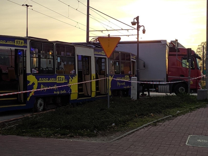 Kilkanaście dni temu doszło zderzenia samochodu ciężarowego...