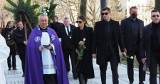 Pogrzeb Jolanty Krzywańskiej. Anna Lewandowska razem z Robertem Lewandowskim pożegnała swoją ukochaną babcię