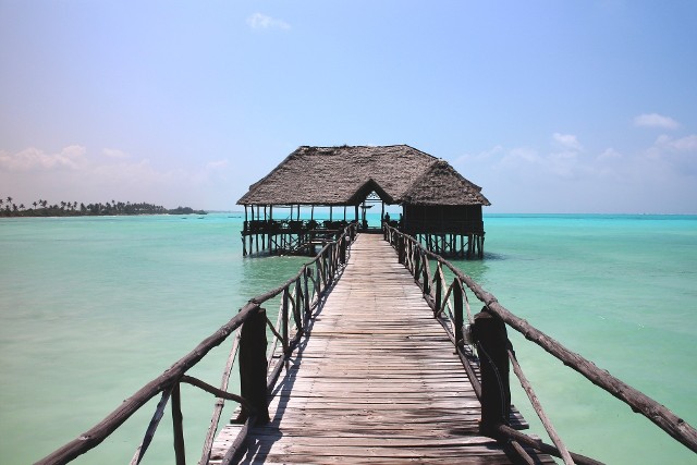 Tanzańska wyspa Zanzibar otrzymała wyróżnienie jako najlepsza destynacja na plażowanie w Afryce. Przejdź dalej i zobacz najlepsze kierunki na podróż.