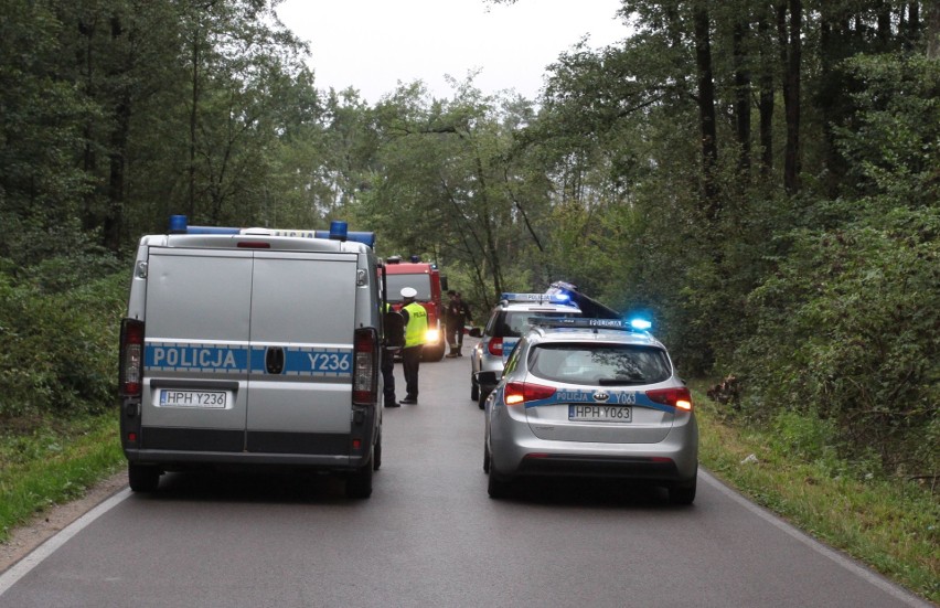 Wypadek karetki transportowej w gminie Przytyk. Nie żyje 80-letni pacjent przewożony na dializy