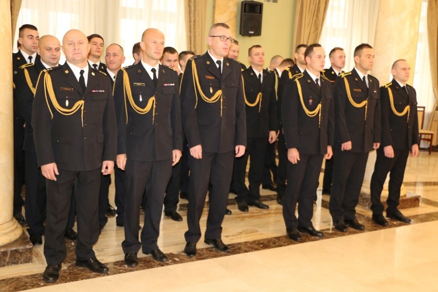 Bohaterscy strażacy uhonorowani za oddaną służbę. Uroczysty apel u wojewody lubelskiego. Zobacz zdjęcia
