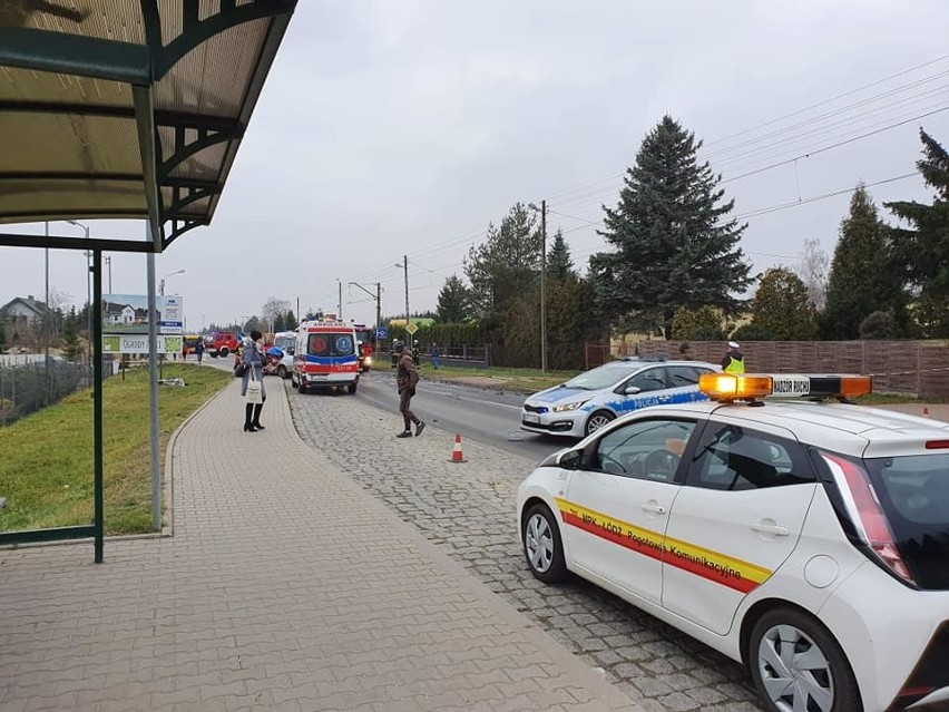Śmiertelny wypadek w Konstantynowie Łódzkim. Samochód osobowy zderzył się z tirem