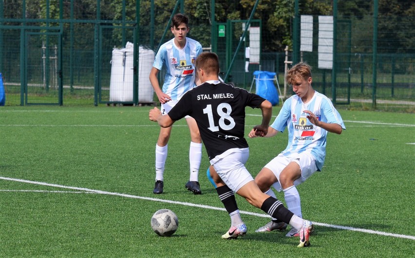 Centralna Liga Juniorów do lat 17. Stal Mielec odniosła pierwszy zwycięstwo. Karpaty Krosno musiały uznać wyższość mielczan [ZDJĘCIA]