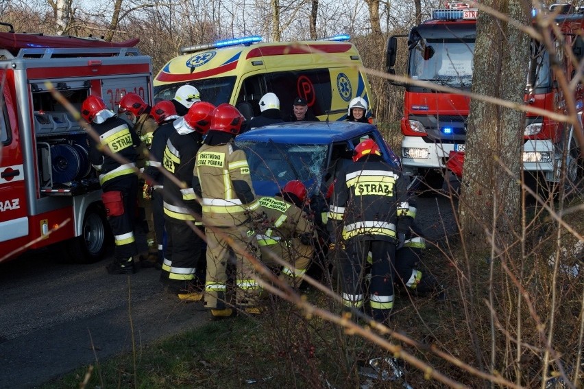 Wypadek koło Żelkowa. Jedna osoba trafiła do szpitala