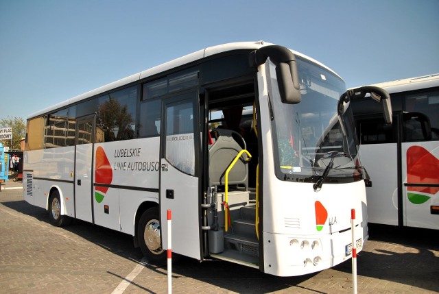 Nowe autokary, jak ten autosan, mają zastąpić przestarzały tabor LLA. Firma chce się skupić na kursach dalekobieżnych