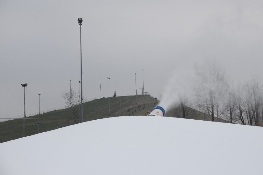 Naśnieżanie Górki Środulskiej w Sosnowcu