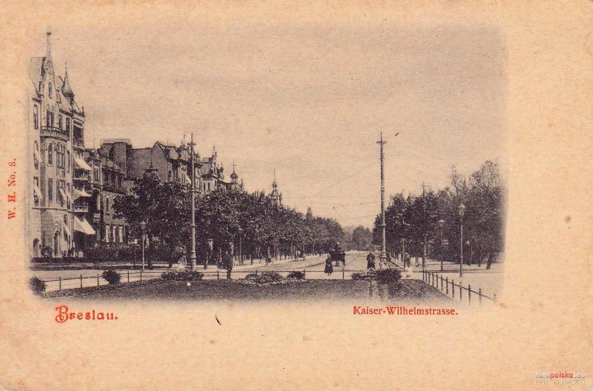 Widok na północną część ulicy z pl. Powstańców Śląskich.