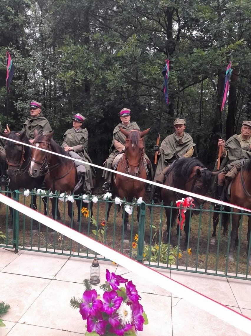 Uczcili pamięć pomordowanych mieszkańców Gałek i innych wsi z gminy Gielniów, oddali też hołd żołnierzom Hubala