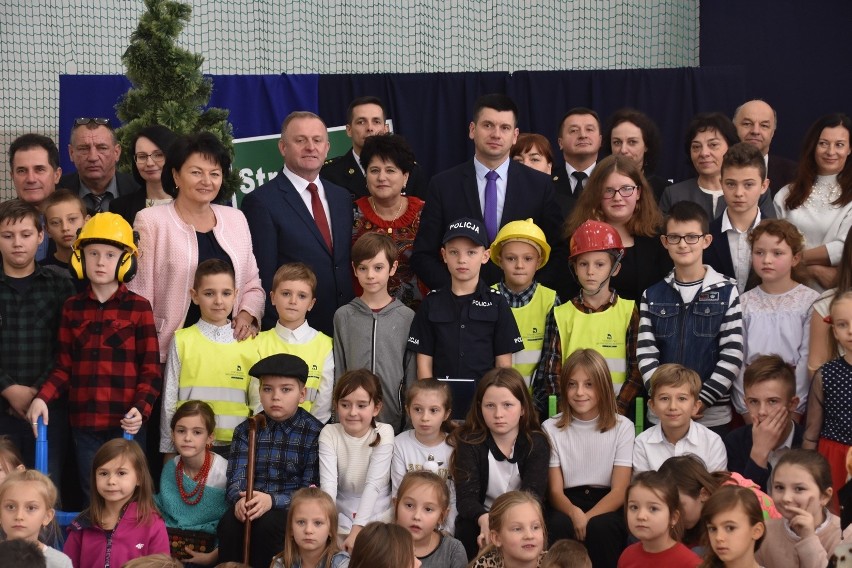 Kobylanka i Stróżówka w gminie Gorlice miały swoje święto. Dostały plac zabaw i chodnik