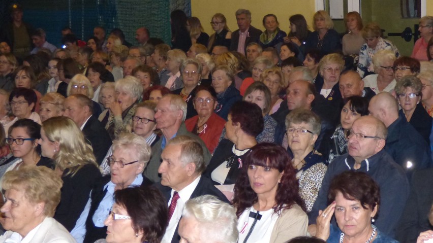 "Ekonomik" w hołdzie Niepodległej. Wieczór z Pieśnią i Poezją Patriotyczną w Busku-Zdroju [ZDJĘCIA]