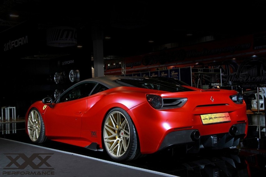 Standardowo za napęd Ferrari 488 GTB odpowiada 3,9 l motor...