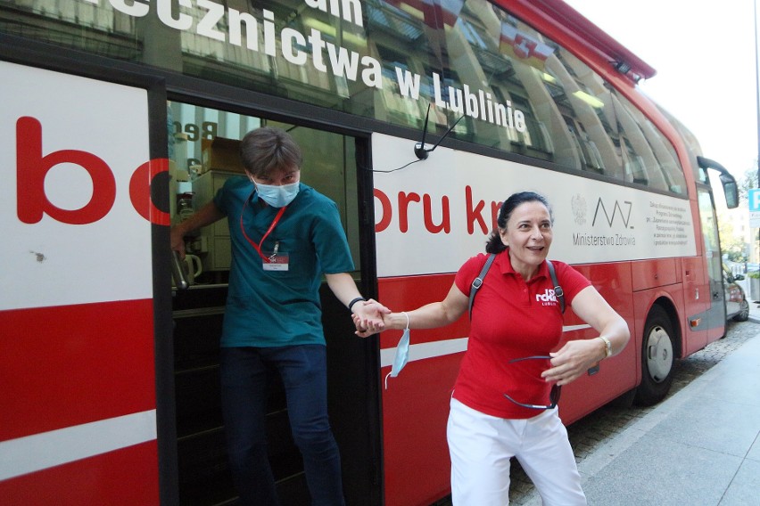 Marszałek Stawiarski i urzędnicy oddawali krew. Zobacz zdjęcia