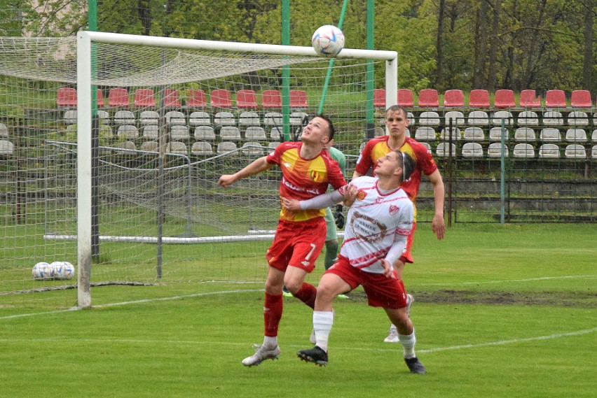 3. liga. Korona II Kielce po słabym meczu przegrała z Klubem Sportowym Wiązownica 0:2. Zobacz zdjęcia z meczu i kibiców