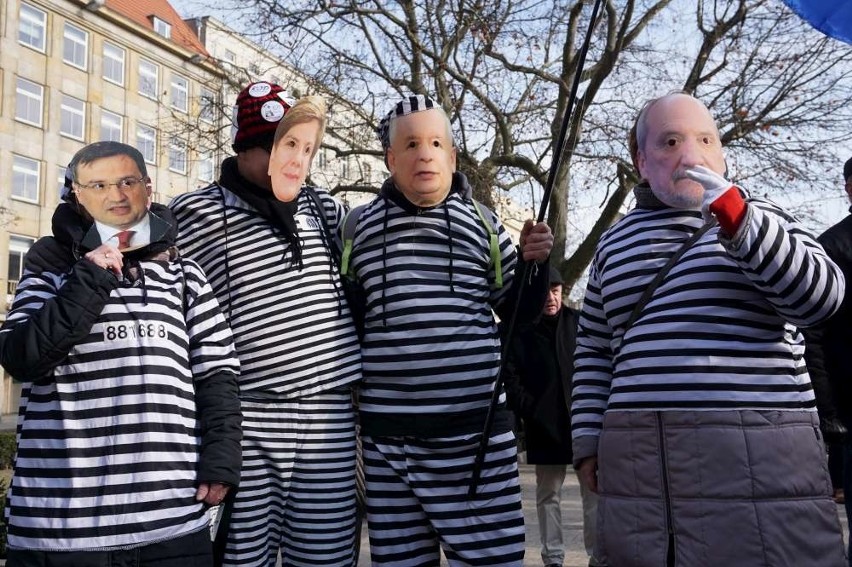 Manifestacja KOD w Poznaniu. Tym razem w obronie sądów