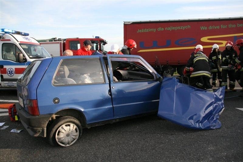 Zderzenie fiata uno ze scanią